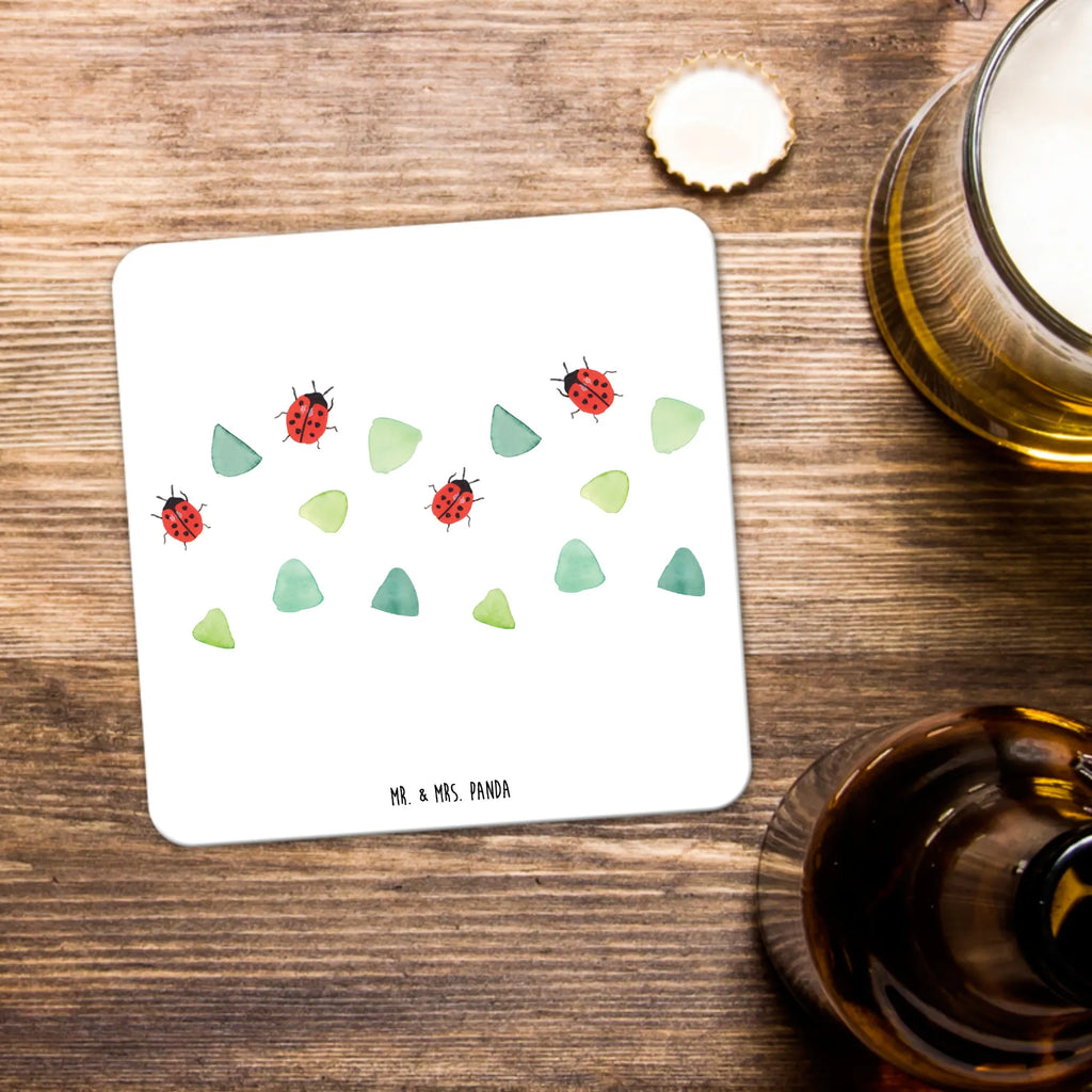 Untersetzer Set Marienkäfer Design Becheruntersetzer, Untersetzer Motiv, Coaster, Untersetzer für Tassen, Getränke-Coaster, Tischschutzuntersetzer, Glasuntersetzer, Untersetzer für Becher, Tassenuntersetzer, Design-Untersetzer, Tischuntersetzer, Underlay Für Getränke, Dekoruntersetzer, Kunststoffuntersetzer, Untersetzer Eckig, Untersetzer für Gläser, Rutschfester Untersetzer, Untersetzer Rund, Getränkeuntersetzer, Universaluntersetzer, Umweltfreundlicher Untersetzer, Untersetzer Für Getränke, Untersetzer, Handgemachter Untersetzer, Hitzebeständiger Untersetzer, Getränke­sauguntersetzer, Nachhaltiger Untersetzer, Untersetzer Set, Aquarell, grüne Punkte, verspielt, Marienkäfer, Muster, niedlich