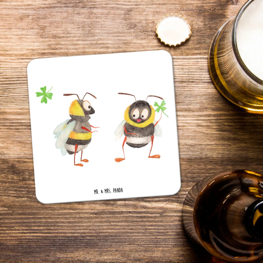 Untersetzer Set Hummeln Kleeblatt Untersetzer für Becher, Dekoruntersetzer, Coaster, Untersetzer für Tassen, Getränke­sauguntersetzer, Untersetzer Motiv, Untersetzer, Hitzebeständiger Untersetzer, Umweltfreundlicher Untersetzer, Untersetzer Eckig, Tassenuntersetzer, Underlay Für Getränke, Tischuntersetzer, Untersetzer Für Getränke, Untersetzer Set, Getränke-Coaster, Glasuntersetzer, Getränkeuntersetzer, Nachhaltiger Untersetzer, Untersetzer für Gläser, Design-Untersetzer, Becheruntersetzer, Handgemachter Untersetzer, Tischschutzuntersetzer, Untersetzer Rund, Kunststoffuntersetzer, Universaluntersetzer, Rutschfester Untersetzer, Tiermotive, Gute Laune, lustige Sprüche, Tiere, Biene, Hummel, glücklich sein, Spruch positiv, glücklich werden, Spruch fröhlich, Spruch schön, Biene Deko