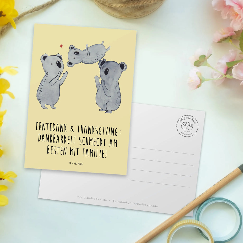 Postcard Erntedank & Thanksgiving: Dankbarkeit schmeckt am besten mit Familie! Ansichtskarten, Karte, Grußkarte, Geburtstagskarte, Dankeskarte, Ansichtskarte, Einladung Geburtstag, Einladungskarten Geburtstag, Einladung, Einladungskarte, Geschenkkarte, Postkarte, Erntedank, Erntedankfest, Erntedank Kindergarten, Erntedankspruch, Erntedank Sprüche, Erntedankfest deko, Erntedank Deko, Erntedank mit Kindern, Thanksgiving