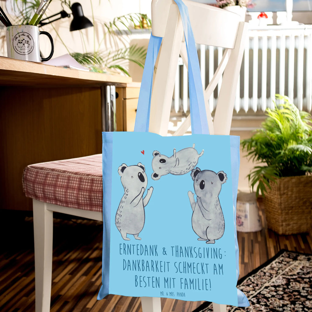 Tote bag Erntedank & Thanksgiving: Dankbarkeit schmeckt am besten mit Familie! Einkaufstasche, Einkaufstüte, Stofftasche, Shopper, Tragetasche, Beutel, Stoffbeutel, Badetasche, Jutebeutel, Jutetasche, Beuteltasche, Tasche, Strandtasche, Umhängetasche, Laptoptasche, Schultertasche, Erntedank, Erntedankfest, Erntedank Kindergarten, Erntedankspruch, Erntedank Sprüche, Erntedankfest deko, Erntedank Deko, Erntedank mit Kindern, Thanksgiving