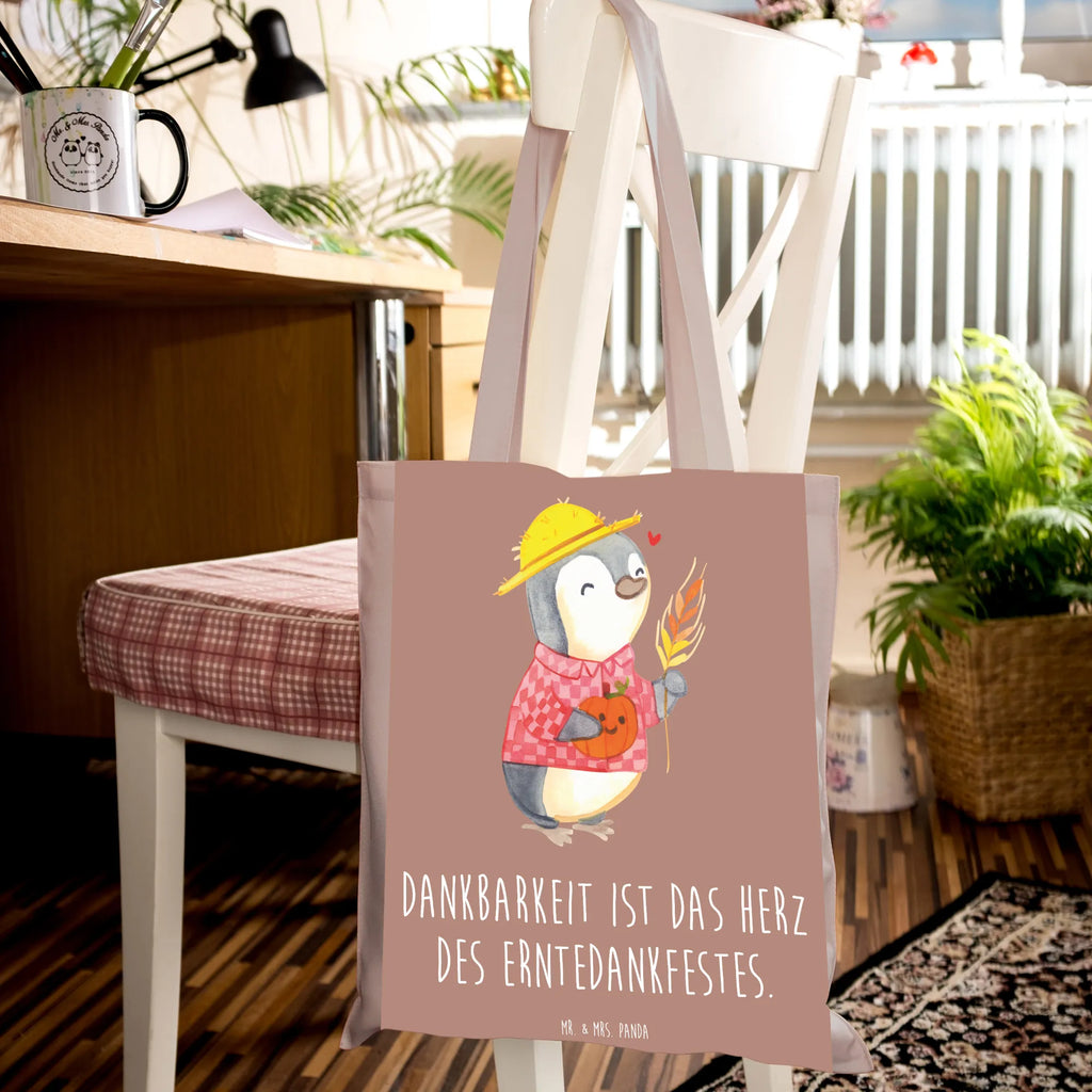Tote bag Dankbarkeit ist das Herz des Erntedankfestes. Umhängetasche, Einkaufstasche, Jutetasche, Einkaufstüte, Schultertasche, Tasche, Jutebeutel, Laptoptasche, Strandtasche, Stofftasche, Stoffbeutel, Beutel, Badetasche, Shopper, Tragetasche, Beuteltasche, Erntedank, Erntedankfest, Erntedank Kindergarten, Erntedankspruch, Erntedank Sprüche, Erntedankfest deko, Erntedank Deko, Erntedank mit Kindern, Thanksgiving