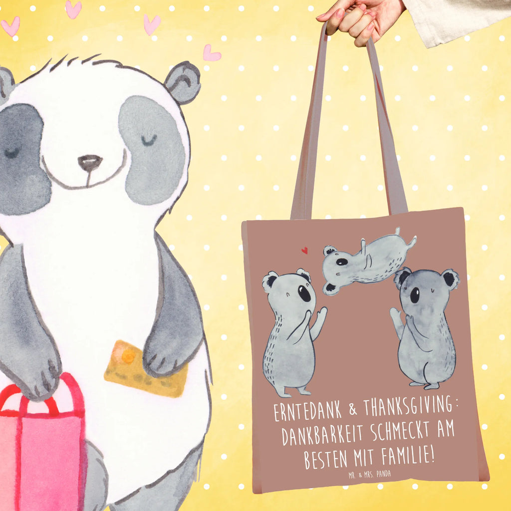Tote bag Erntedank & Thanksgiving: Dankbarkeit schmeckt am besten mit Familie! Einkaufstasche, Einkaufstüte, Stofftasche, Shopper, Tragetasche, Beutel, Stoffbeutel, Badetasche, Jutebeutel, Jutetasche, Beuteltasche, Tasche, Strandtasche, Umhängetasche, Laptoptasche, Schultertasche, Erntedank, Erntedankfest, Erntedank Kindergarten, Erntedankspruch, Erntedank Sprüche, Erntedankfest deko, Erntedank Deko, Erntedank mit Kindern, Thanksgiving