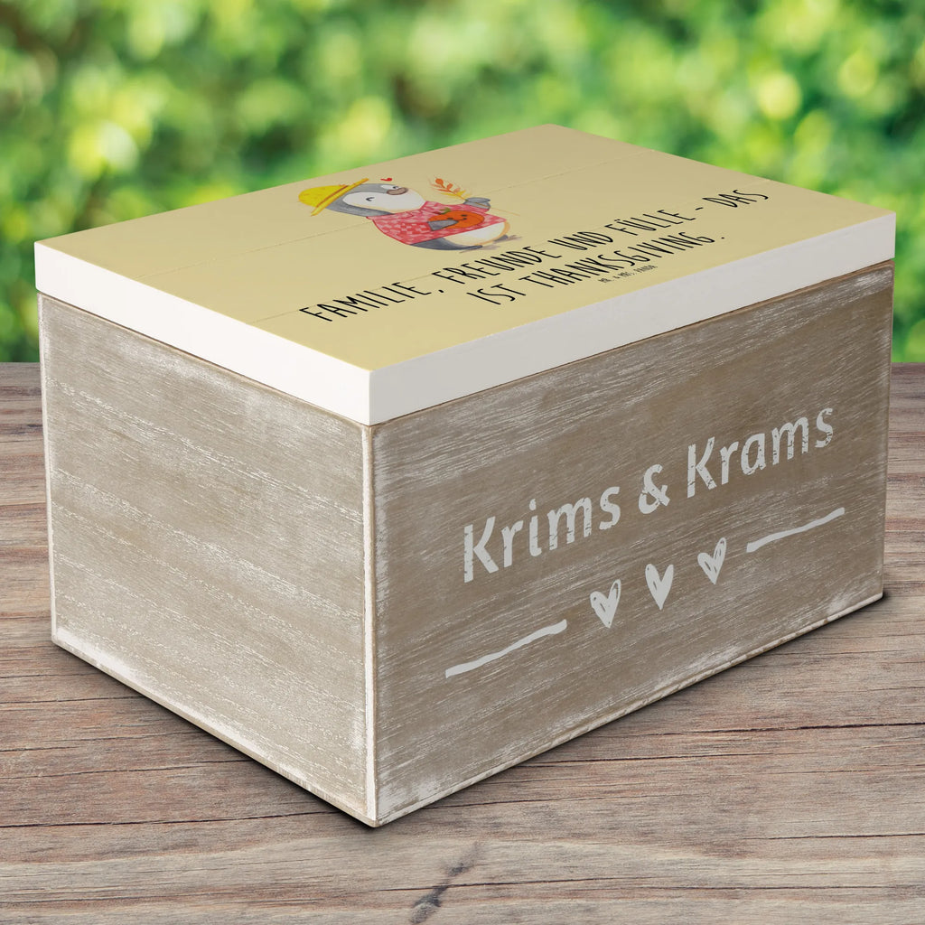 Wooden chest Familie, Freunde und Fülle - das ist Thanksgiving. Schatzkiste, Truhe, Schatulle, Erinnerungskiste, Holzkiste, Erinnerungsbox, XXL, Geschenkbox, Geschenkdose, Kiste, Aufbewahrungsbox, Dekokiste, Erntedank, Erntedankfest, Erntedank Kindergarten, Erntedankspruch, Erntedank Sprüche, Erntedankfest deko, Erntedank Deko, Erntedank mit Kindern, Thanksgiving
