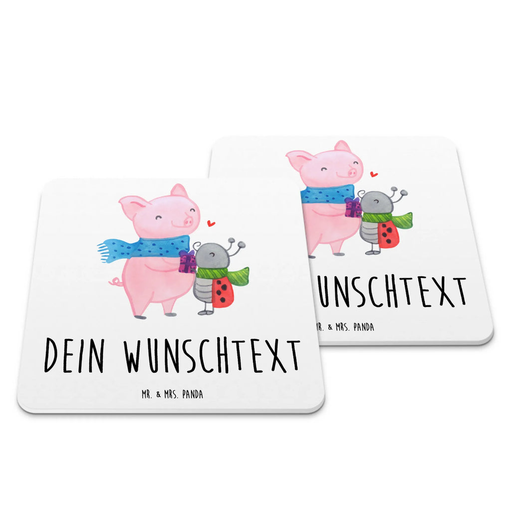 Personalisiertes Untersetzer Set Glühschwein Smörle Untersetzer für Tassen, Untersetzer, Untersetzer Bedruckt, Glasuntersetzer, Untersetzer Set, Untersetzer mit Namen, Kunststoff Untersetzer, Untersetzer Personalisiert, Personalisierte Untersetzer, Untersetzer mit Sprüchen, Wintermotiv, Winter, Heiligabend, Advent, Nikolaus, Weihnachtsdeko, Weihnachten, Herzliches Marienkäfer Motiv, Kreatives Glühschwein Design, Smörle Der Stolze Marienkäfer, Winterlicher Glühwein Spruch, Handgezeichnetes Glühschwein, Glühwein Liebhaber Geschenk, Süßer Marienkäfer Gibt Geschenk, Glühwein Ist Köstlich Spruch, Marienkäfer in Winterkleidung, Romantische Geschenkidee Glühwein