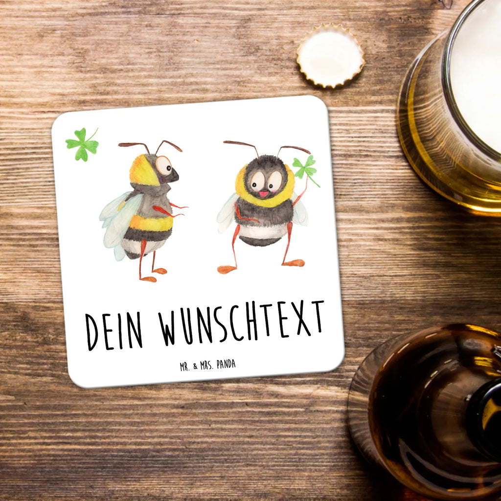 Personalisiertes Untersetzer Set Hummeln Kleeblatt Getränke-Coaster Personalisiert, Becheruntersetzer Mit Namen, Nachhaltiger Untersetzer Mit Wunschname, Tischuntersetzer Mit Namensdruck, Umweltfreundlicher Untersetzer Mit Namensgravur, Kunststoffuntersetzer Mit Wunschname, Rundes Untersetzer-Set Mit Wunschname, Holzuntersetzer Mit Namen, Coaster Mit Wunschname, Hitzebeständiger Untersetzer Mit Wunschname, Tischschutzuntersetzer Mit Namen, Eckiges Untersetzer-Set Mit Namensdruck, Universaluntersetzer Mit Namen, Rutschfester Untersetzer Mit Namen, Design-Untersetzer Mit Namensdruck, Korkuntersetzer Mit Namensdruck, Glasuntersetzer Mit Wunschnamen, Untersetzer Für Becher Mit Namensgravur, Dekoruntersetzer Mit Wunschname, Filzuntersetzer Mit Wunschname, Motivuntersetzer Mit Wunschname, Untersetzer Für Tassen Mit Wunschname, Personalisierter Getränkeuntersetzer, Handgemachter Untersetzer Mit Namen, Tassenuntersetzer Mit Namensgravur, Untersetzer Für Gläser Mit Namen, Getränkeuntersetzer Mit Namen, Tiermotive, Gute Laune, lustige Sprüche, Tiere, glücklich werden, Biene Deko, Biene, glücklich sein, Spruch schön, Spruch fröhlich, Spruch positiv, Hummel