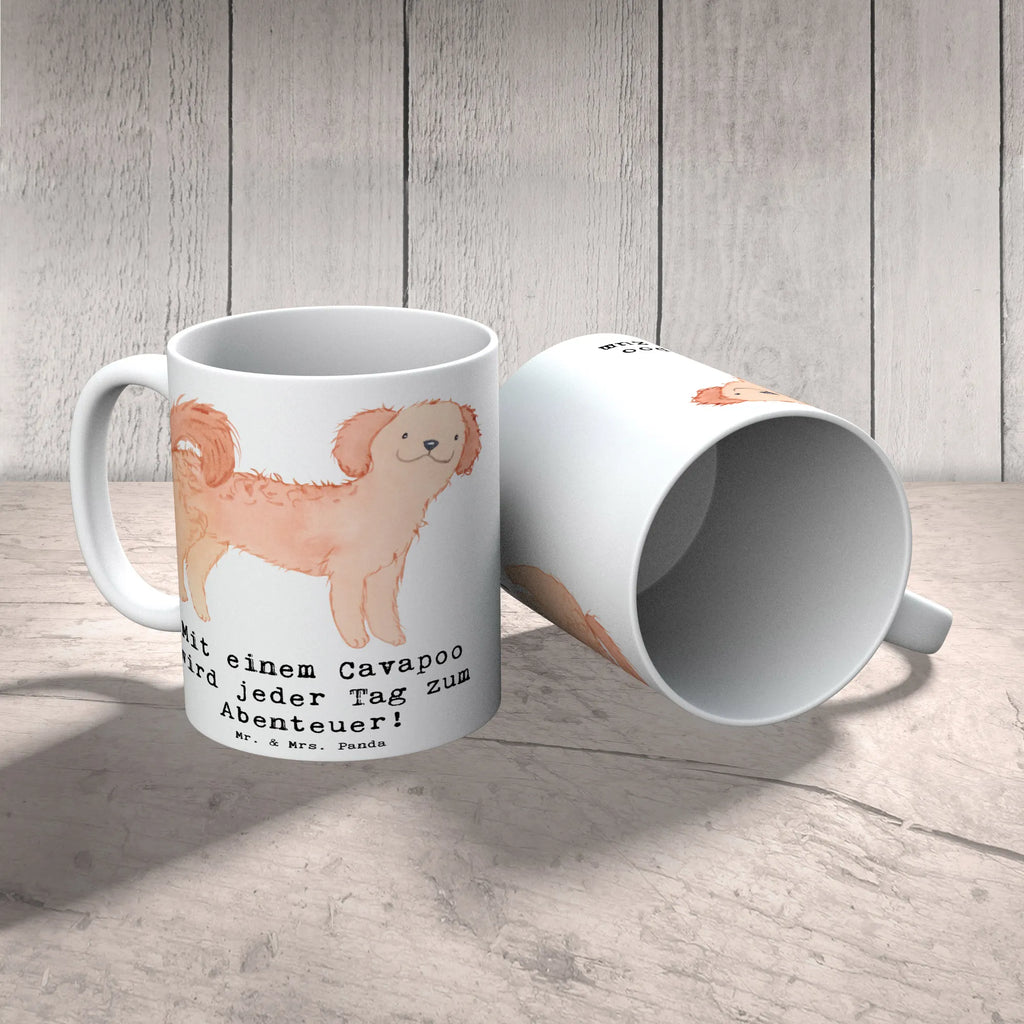 Mug Mit einem Cavapoo wird jeder Tag zum Abenteuer! Tasse mit Zitaten, Teetasse, Bürotasse, Tasse mit Motiven, Porzellantasse, Geschenktasse, Keramiktasse, Kaffeetasse, Tasse, Hund, Hunderasse, Rassehund, Hundebesitzer, Geschenk, Tierfreund, Schenken, Welpe