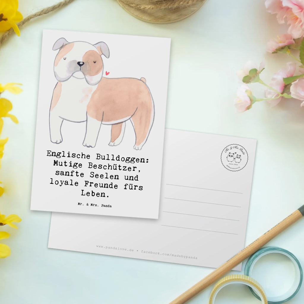 Postcard Englische Bulldoggen: Mutige Beschützer, sanfte Seelen und loyale Freunde fürs Leben. Grußkarte, Einladung, Einladungskarten Geburtstag, Ansichtskarten, Geburtstagskarte, Karte, Geschenkkarte, Einladungskarte, Dankeskarte, Postkarte, Einladung Geburtstag, Ansichtskarte, Hund, Hunderasse, Rassehund, Hundebesitzer, Geschenk, Tierfreund, Schenken, Welpe