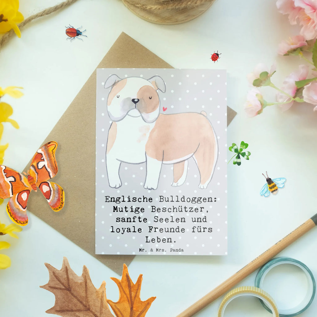 Greetings card Englische Bulldoggen: Mutige Beschützer, sanfte Seelen und loyale Freunde fürs Leben. Ansichtskarten, Hochzeitskarte, Grußkarte, Glückwunschkarte, Karte, Geburtstagskarte, Klappkarte, Einladungskarte, Hund, Hunderasse, Rassehund, Hundebesitzer, Geschenk, Tierfreund, Schenken, Welpe