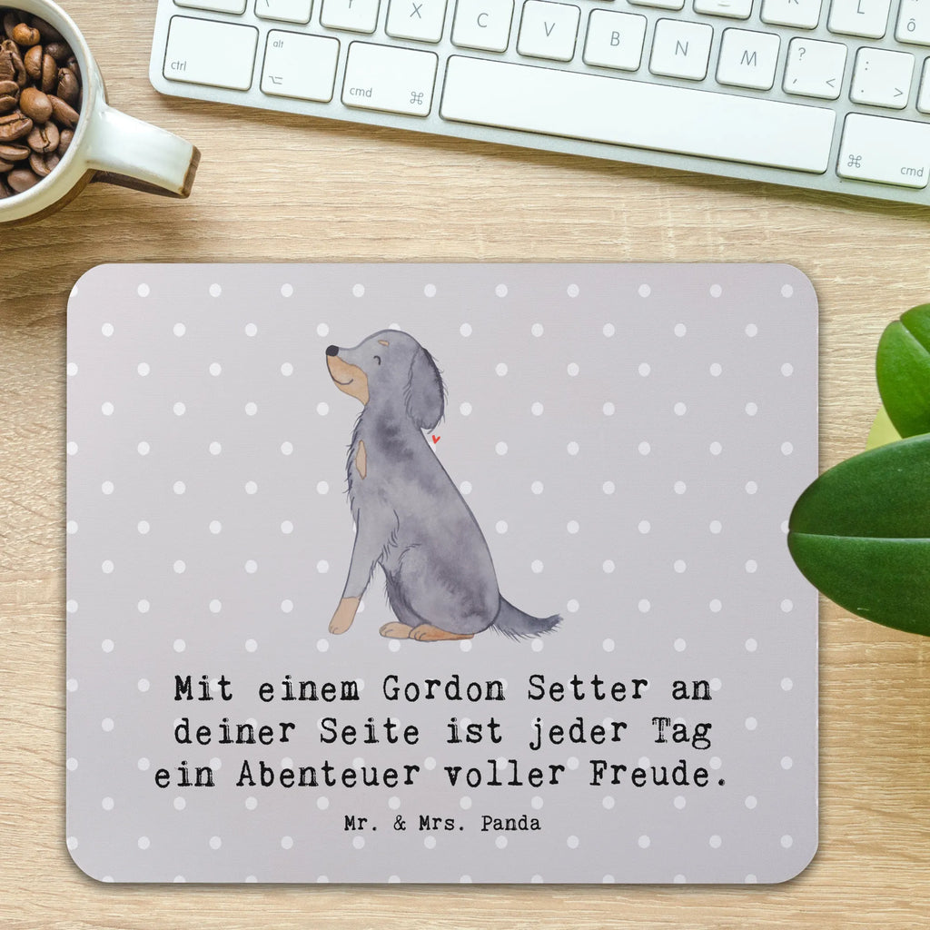 Mouse mat Mit einem Gordon Setter an deiner Seite ist jeder Tag ein Abenteuer voller Freude. Computer zubehör, Mousepad, Mauspad, PC Zubehör, Arbeitszimmer, Büroausstattung, Mausunterlage, Mauspad Büro, Designer Mauspad, Einzigartiges Mauspad, Hund, Hunderasse, Rassehund, Hundebesitzer, Geschenk, Tierfreund, Schenken, Welpe