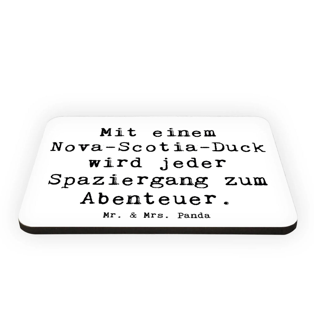 Magnet Saying Mit einem Nova-Scotia-Duck wird jeder Spaziergang zum Abenteuer. Kühlschrank Dekoration, Pinnwandmagnet, Whiteboard Magnet, Motivmagnete, Kühlschrankmagnet, Dekomagnet, Notiz Magnet, Souvenir Magnet, Hund, Hunderasse, Rassehund, Hundebesitzer, Geschenk, Tierfreund, Schenken, Welpe