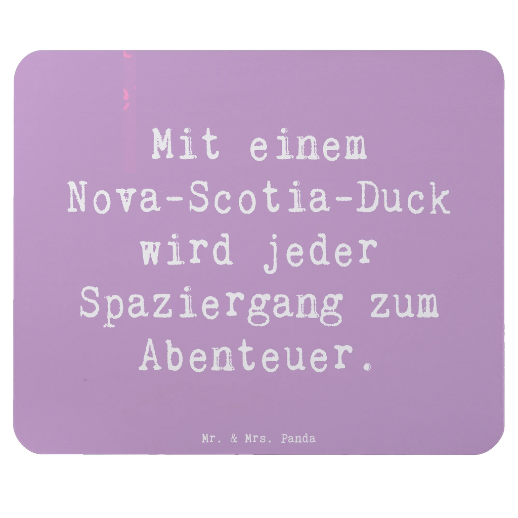 Mouse mat Saying Mit einem Nova-Scotia-Duck wird jeder Spaziergang zum Abenteuer. Einzigartiges Mauspad, Mauspad, Mauspad Büro, Arbeitszimmer, Designer Mauspad, Büroausstattung, PC Zubehör, Mousepad, Computer zubehör, Mausunterlage, Hund, Hunderasse, Rassehund, Hundebesitzer, Geschenk, Tierfreund, Schenken, Welpe