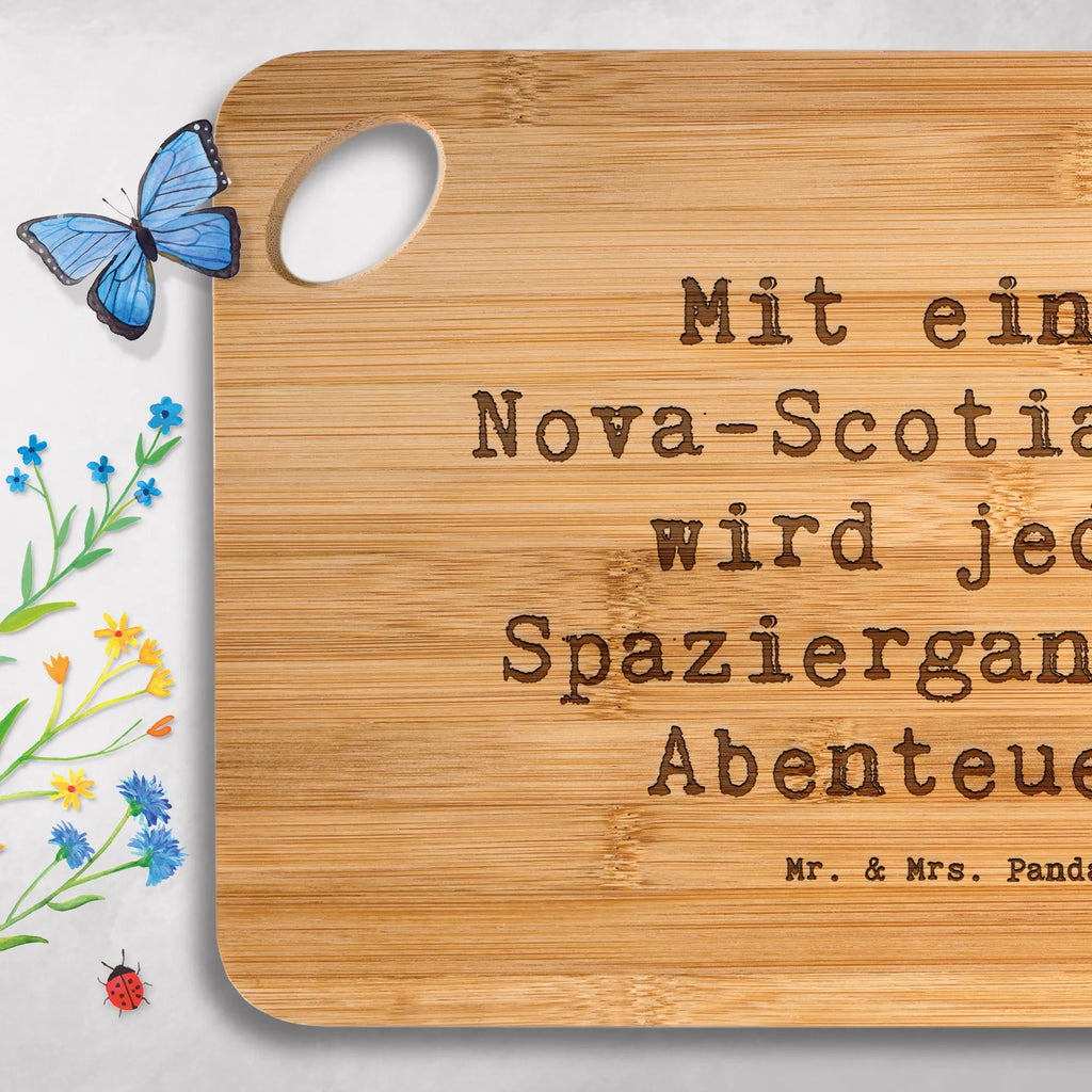 Bambus - deska do krojenia Przysłowie Mit einem Nova-Scotia-Duck wird jeder Spaziergang zum Abenteuer. Pies, rasa psa, pies rasowy, właściciel psa, prezent, miłośnik zwierząt, dawanie, szczeniak