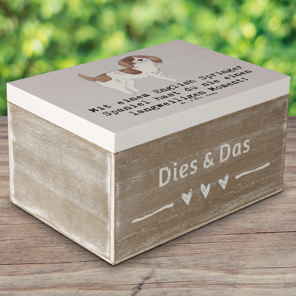 Wooden chest Mit einem English Springer Spaniel hast du nie einen langweiligen Moment! Dekokiste, Erinnerungsbox, Geschenkbox, Holzkiste, XXL, Erinnerungskiste, Schatulle, Kiste, Geschenkdose, Schatzkiste, Aufbewahrungsbox, Truhe, Hund, Hunderasse, Rassehund, Hundebesitzer, Geschenk, Tierfreund, Schenken, Welpe