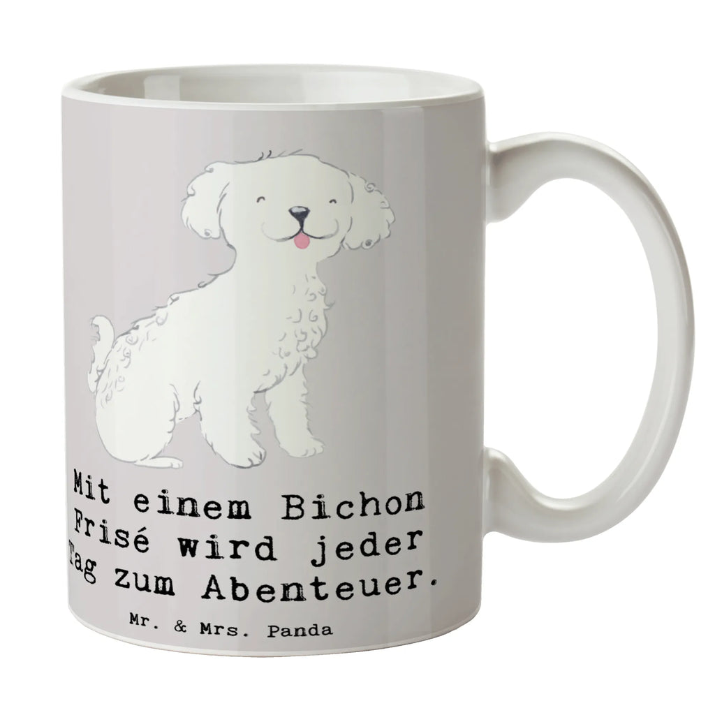 Tasse Mit einem Bichon Frisé wird jeder Tag zum Abenteuer. Tasse, Geschenktasse, Keramiktasse, Bürotasse, Tasse mit Motiven, Kaffeetasse, Porzellantasse, Tasse mit Zitaten, Teetasse, Hund, Hunderasse, Rassehund, Hundebesitzer, Geschenk, Tierfreund, Schenken, Welpe