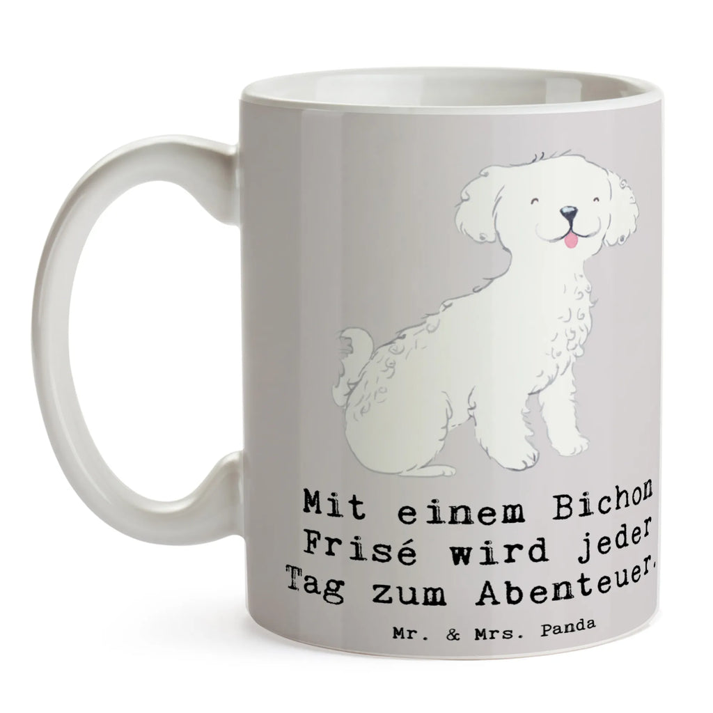 Tasse Mit einem Bichon Frisé wird jeder Tag zum Abenteuer. Tasse, Geschenktasse, Keramiktasse, Bürotasse, Tasse mit Motiven, Kaffeetasse, Porzellantasse, Tasse mit Zitaten, Teetasse, Hund, Hunderasse, Rassehund, Hundebesitzer, Geschenk, Tierfreund, Schenken, Welpe