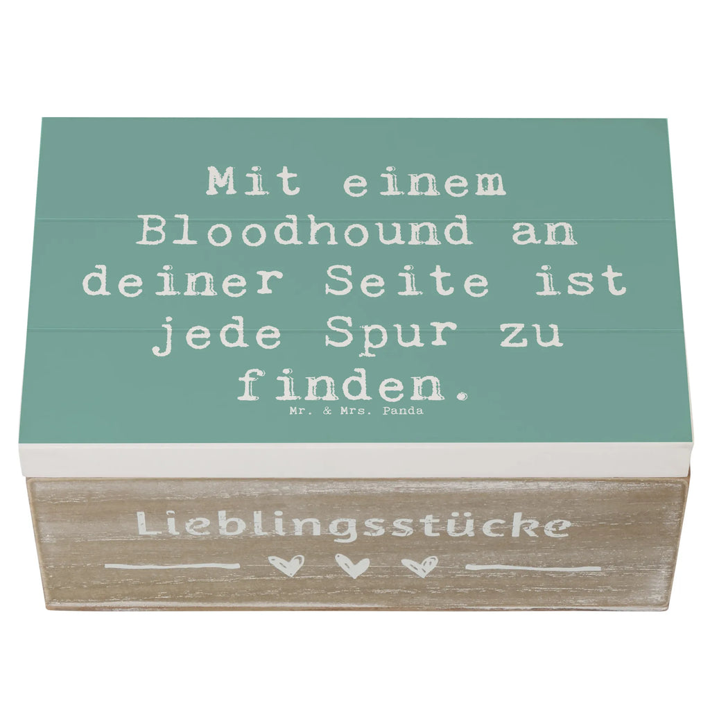 Wooden chest Saying Mit einem Bloodhound an deiner Seite ist jede Spur zu finden. Schatzkiste, Aufbewahrungsbox, Erinnerungskiste, Holzkiste, Schatulle, Dekokiste, Geschenkdose, Truhe, Kiste, Geschenkbox, Erinnerungsbox, XXL, Hund, Hunderasse, Rassehund, Hundebesitzer, Geschenk, Tierfreund, Schenken, Welpe
