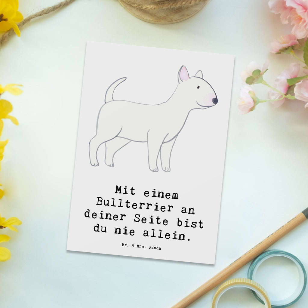 Postcard Mit einem Bullterrier an deiner Seite bist du nie allein. Grußkarte, Ansichtskarte, Geburtstagskarte, Einladungskarte, Ansichtskarten, Dankeskarte, Postkarte, Einladung, Karte, Einladung Geburtstag, Geschenkkarte, Einladungskarten Geburtstag, Hund, Hunderasse, Rassehund, Hundebesitzer, Geschenk, Tierfreund, Schenken, Welpe