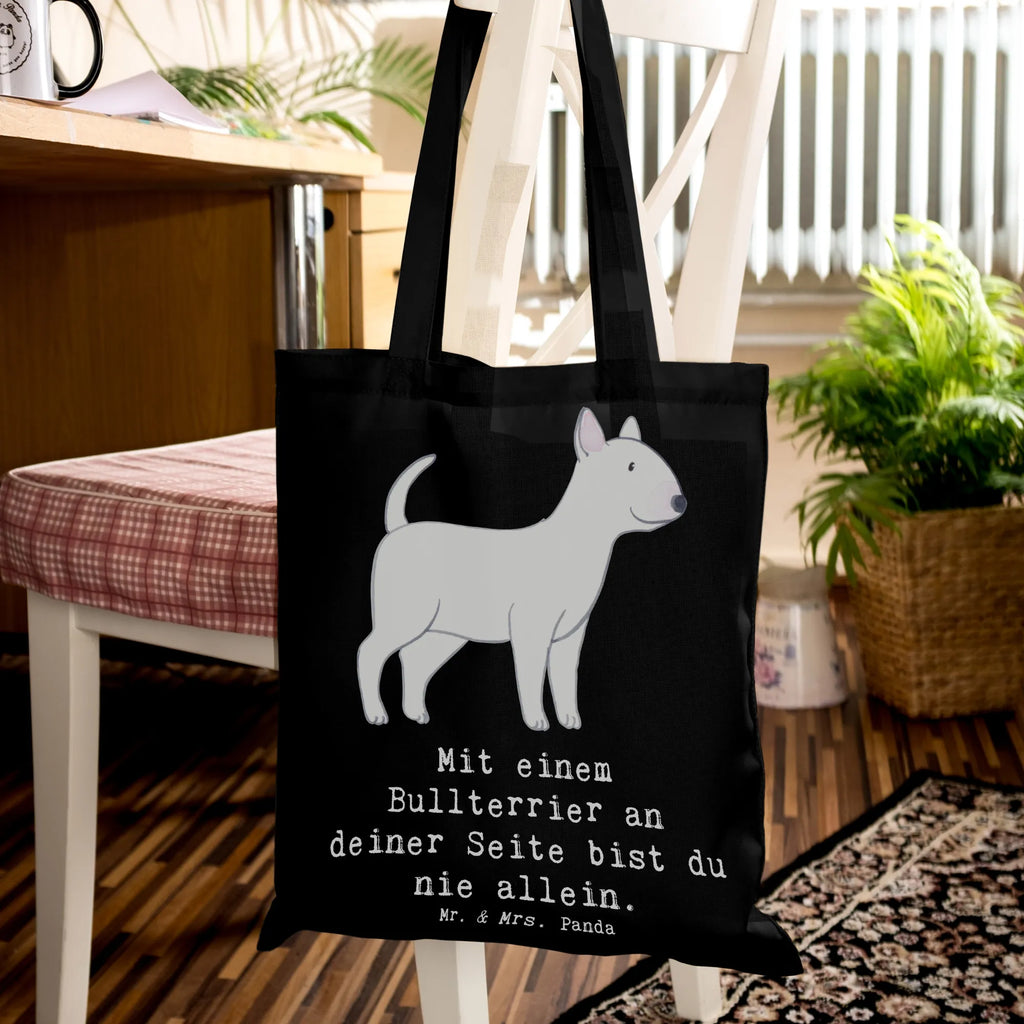 Tote bag Mit einem Bullterrier an deiner Seite bist du nie allein. Stofftasche, Strandtasche, Laptoptasche, Einkaufstasche, Schultertasche, Tragetasche, Beuteltasche, Umhängetasche, Einkaufstüte, Tasche, Shopper, Jutebeutel, Badetasche, Beutel, Jutetasche, Stoffbeutel, Hund, Hunderasse, Rassehund, Hundebesitzer, Geschenk, Tierfreund, Schenken, Welpe