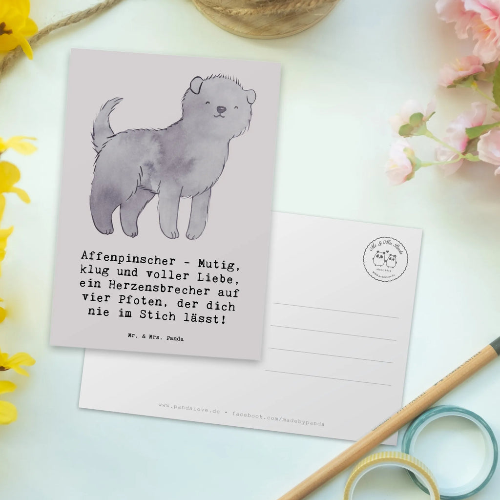 Postcard Affenpinscher - Mutig, klug und voller Liebe, ein Herzensbrecher auf vier Pfoten, der dich nie im Stich lässt! Karte, Ansichtskarten, Grußkarte, Dankeskarte, Einladungskarten Geburtstag, Einladungskarte, Geburtstagskarte, Ansichtskarte, Postkarte, Einladung Geburtstag, Geschenkkarte, Einladung, Hund, Hunderasse, Rassehund, Hundebesitzer, Geschenk, Tierfreund, Schenken, Welpe
