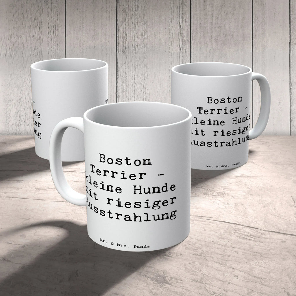 Mug Saying Boston Terrier - kleine Hunde mit riesiger Ausstrahlung Teetasse, Porzellantasse, Tasse, Tasse mit Zitaten, Tasse mit Motiven, Bürotasse, Kaffeetasse, Geschenktasse, Keramiktasse, Hund, Hunderasse, Rassehund, Hundebesitzer, Geschenk, Tierfreund, Schenken, Welpe