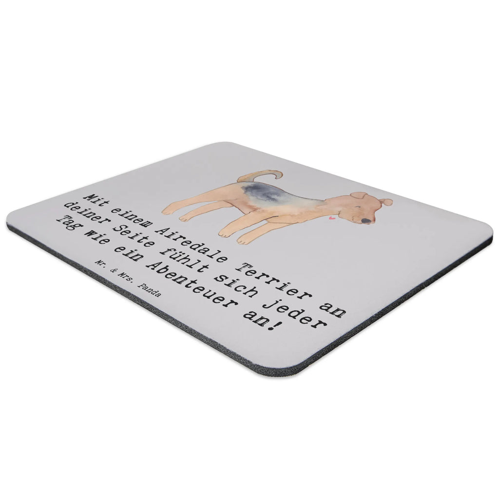 Mouse mat Mit einem Airedale Terrier an deiner Seite fühlt sich jeder Tag wie ein Abenteuer an! Mauspad Büro, Mauspad, PC Zubehör, Computer zubehör, Mousepad, Designer Mauspad, Arbeitszimmer, Einzigartiges Mauspad, Mausunterlage, Büroausstattung, Hund, Hunderasse, Rassehund, Hundebesitzer, Geschenk, Tierfreund, Schenken, Welpe
