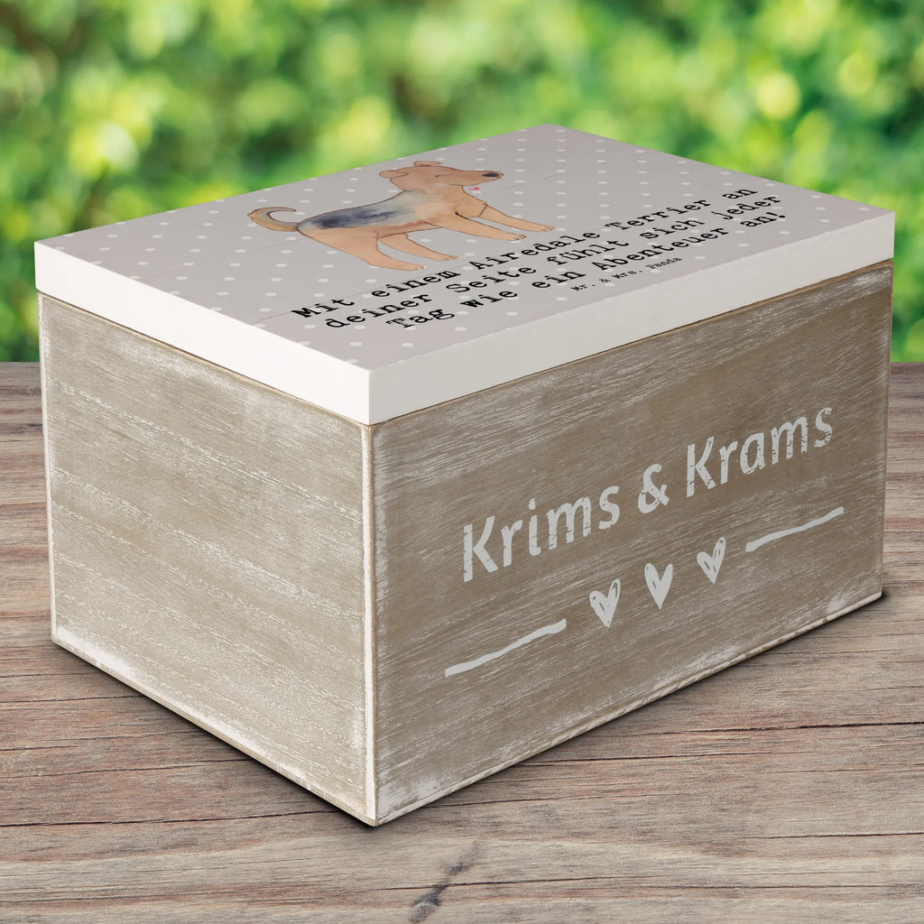 Holzkiste Airedale Terrier Abenteuer Holzkiste, XXL, Kiste, Geschenkdose, Geschenkbox, Aufbewahrungsbox, Erinnerungsbox, Erinnerungskiste, Schatulle, Truhe, Schatzkiste, Dekokiste, Hund, Hunderasse, Rassehund, Hundebesitzer, Geschenk, Tierfreund, Schenken, Welpe