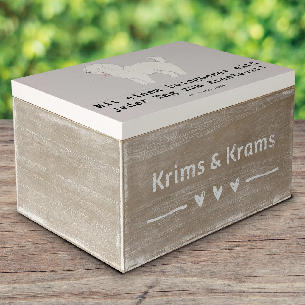 Wooden chest Mit einem Bologneser wird jeder Tag zum Abenteuer! Geschenkbox, Kiste, Schatzkiste, Aufbewahrungsbox, Schatulle, Holzkiste, XXL, Truhe, Erinnerungskiste, Erinnerungsbox, Dekokiste, Geschenkdose, Hund, Hunderasse, Rassehund, Hundebesitzer, Geschenk, Tierfreund, Schenken, Welpe