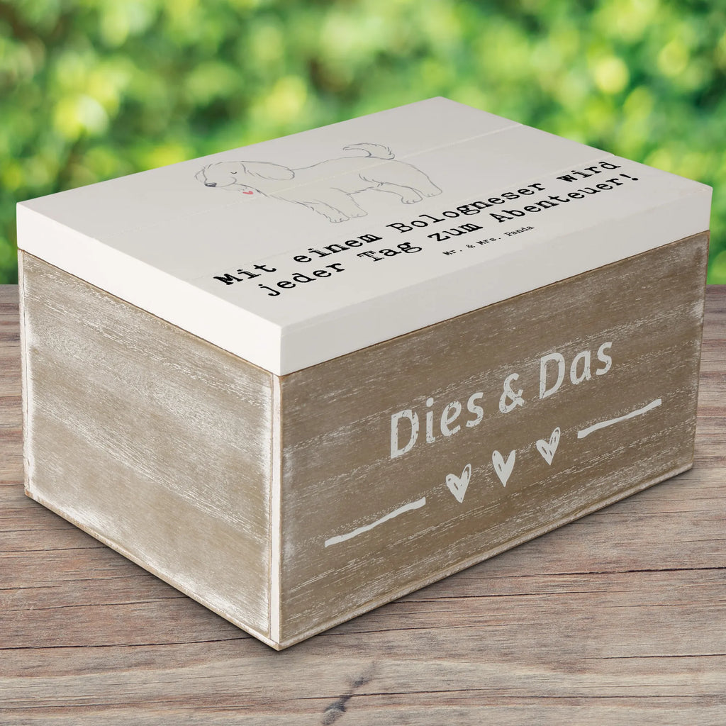 Wooden chest Mit einem Bologneser wird jeder Tag zum Abenteuer! Geschenkbox, Kiste, Schatzkiste, Aufbewahrungsbox, Schatulle, Holzkiste, XXL, Truhe, Erinnerungskiste, Erinnerungsbox, Dekokiste, Geschenkdose, Hund, Hunderasse, Rassehund, Hundebesitzer, Geschenk, Tierfreund, Schenken, Welpe