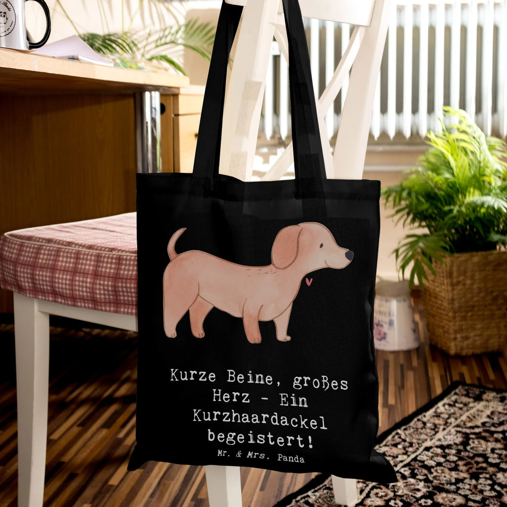Tote bag Kurze Beine, großes Herz - Ein Kurzhaardackel begeistert! Einkaufstasche, Strandtasche, Shopper, Stoffbeutel, Laptoptasche, Stofftasche, Badetasche, Umhängetasche, Jutebeutel, Tasche, Einkaufstüte, Tragetasche, Beutel, Jutetasche, Schultertasche, Beuteltasche, Hund, Hunderasse, Rassehund, Hundebesitzer, Geschenk, Tierfreund, Schenken, Welpe