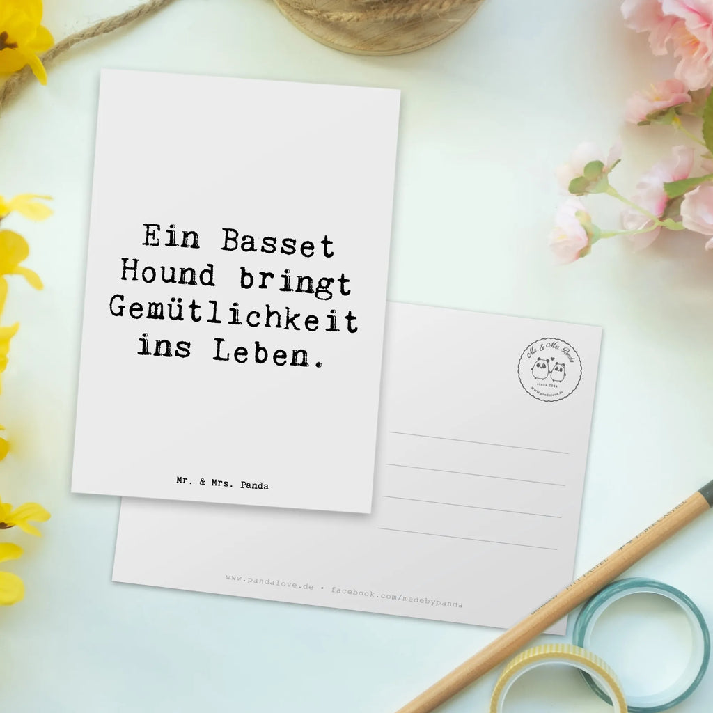 Postcard Saying Ein Basset Hound bringt Gemütlichkeit ins Leben. Geschenkkarte, Karte, Grußkarte, Dankeskarte, Ansichtskarten, Ansichtskarte, Einladungskarten Geburtstag, Einladung, Einladungskarte, Einladung Geburtstag, Geburtstagskarte, Postkarte, Hund, Hunderasse, Rassehund, Hundebesitzer, Geschenk, Tierfreund, Schenken, Welpe