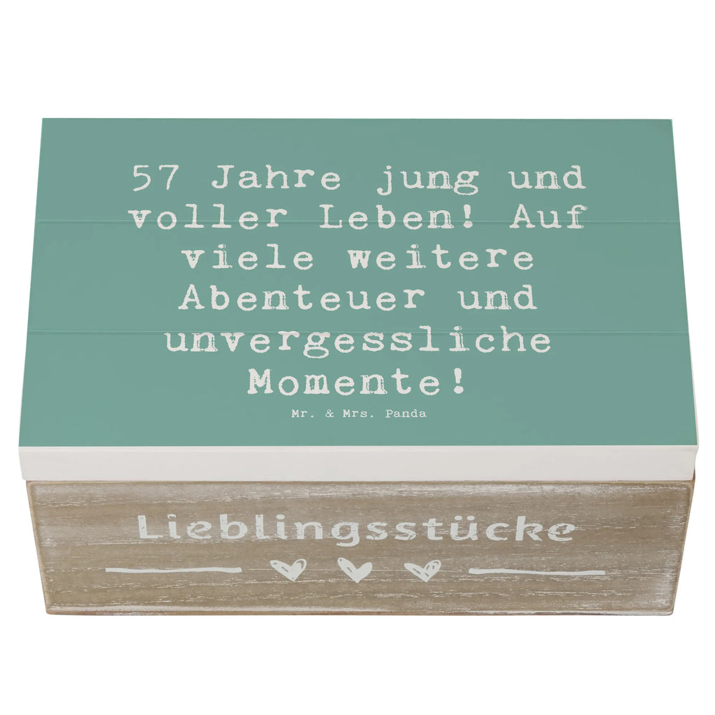 Wooden chest Saying 57 Jahre jung und voller Leben! Auf viele weitere Abenteuer und unvergessliche Momente! XXL, Dekokiste, Schatzkiste, Erinnerungsbox, Erinnerungskiste, Truhe, Holzkiste, Geschenkdose, Aufbewahrungsbox, Schatulle, Kiste, Geschenkbox, Geburtstag, Geburtstagsgeschenk, Geschenk