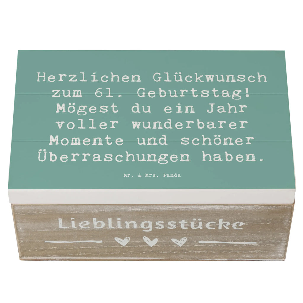 Wooden chest Saying Herzlichen Glückwunsch zum 61. Geburtstag! Mögest du ein Jahr voller wunderbarer Momente und schöner Überraschungen haben. Kiste, Erinnerungsbox, XXL, Holzkiste, Geschenkbox, Truhe, Geschenkdose, Schatulle, Aufbewahrungsbox, Dekokiste, Erinnerungskiste, Schatzkiste, Geburtstag, Geburtstagsgeschenk, Geschenk