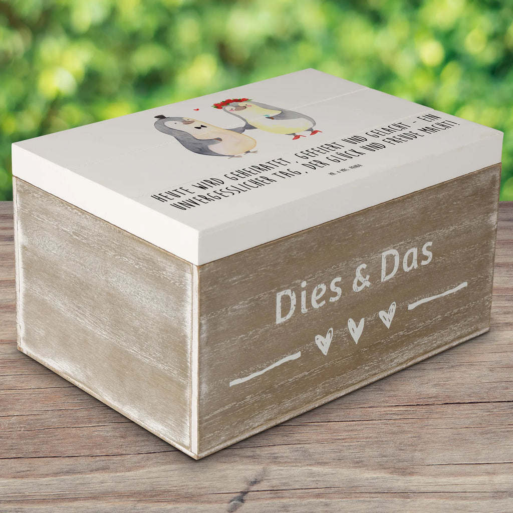 Holzkiste Hochzeitsfeier Freude Holzkiste, Erinnerungskiste, Dekokiste, Erinnerungsbox, Kiste, Geschenkbox, Aufbewahrungsbox, Truhe, Schatzkiste, XXL, Schatulle, Geschenkdose, Hochzeit, Hochzeitsgeschenk, Ehe, Hochzeitsfeier, Trauung, Trauungsgeschenk, Hochzeitskarte, Verlobungsfeier, Verlobungsgeschenk, Hochzeitsgeschenkideen, Hochzeitsgeschenke für Brautpaar