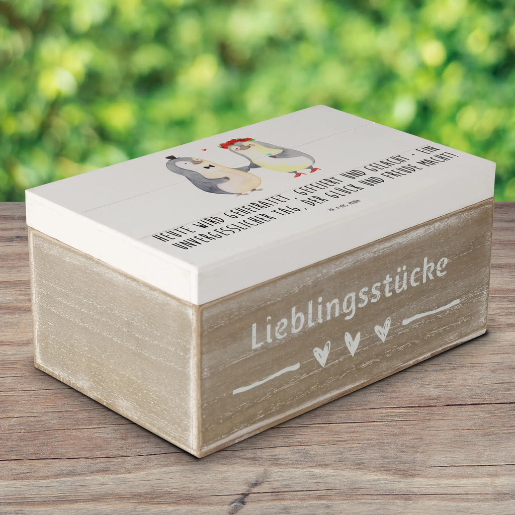 Holzkiste Hochzeitsfeier Freude Holzkiste, Erinnerungskiste, Dekokiste, Erinnerungsbox, Kiste, Geschenkbox, Aufbewahrungsbox, Truhe, Schatzkiste, XXL, Schatulle, Geschenkdose, Hochzeit, Hochzeitsgeschenk, Ehe, Hochzeitsfeier, Trauung, Trauungsgeschenk, Hochzeitskarte, Verlobungsfeier, Verlobungsgeschenk, Hochzeitsgeschenkideen, Hochzeitsgeschenke für Brautpaar