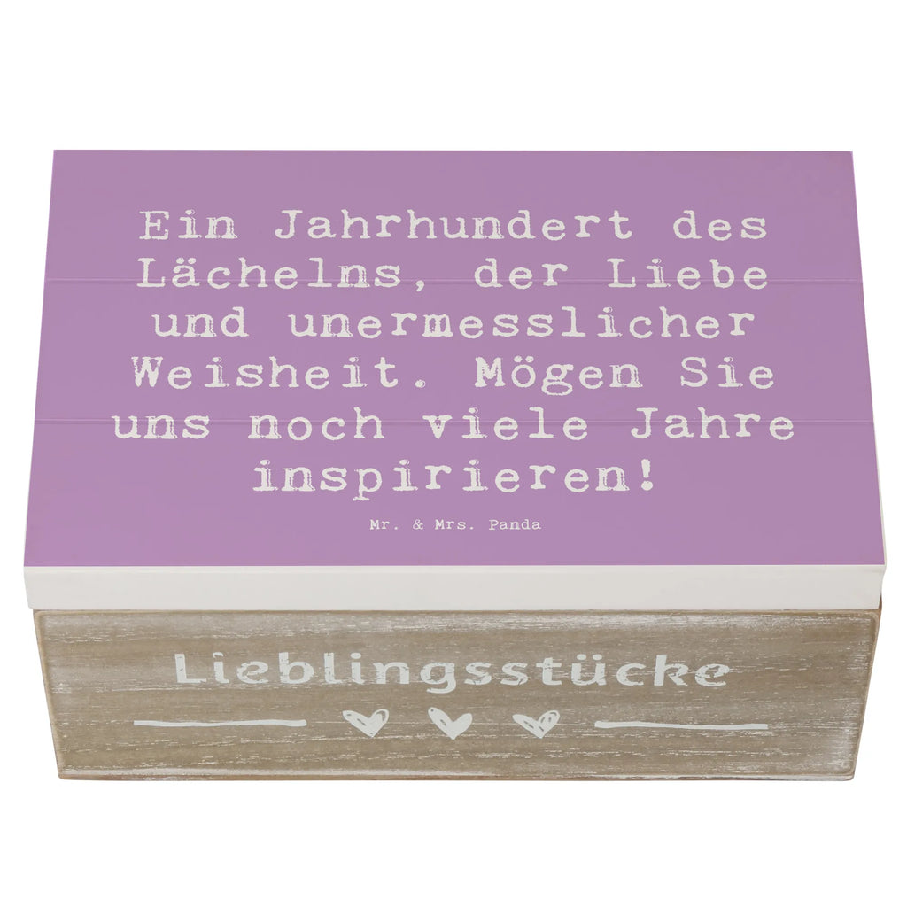 Wooden chest Saying Ein Jahrhundert des Lächelns, der Liebe und unermesslicher Weisheit. Mögen Sie uns noch viele Jahre inspirieren! Aufbewahrungsbox, Geschenkbox, Schatulle, Kiste, Holzkiste, XXL, Dekokiste, Truhe, Geschenkdose, Erinnerungskiste, Erinnerungsbox, Schatzkiste, Geburtstag, Geburtstagsgeschenk, Geschenk