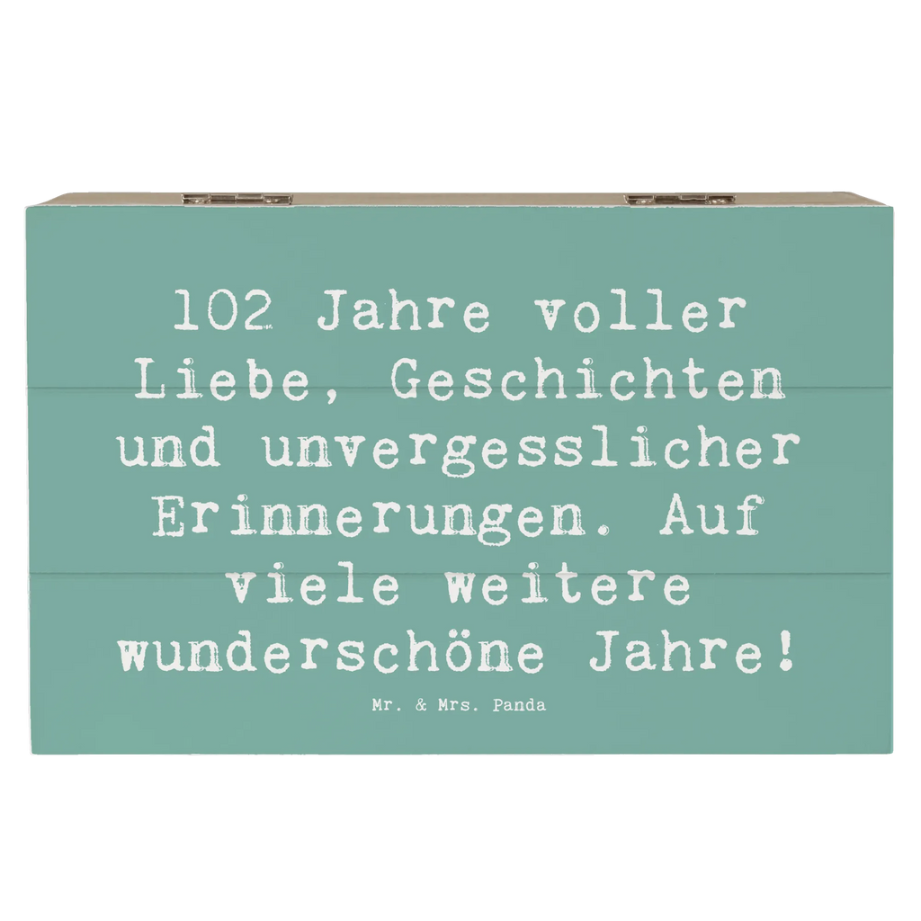 Wooden chest Saying 102 Jahre voller Liebe, Geschichten und unvergesslicher Erinnerungen. Auf viele weitere wunderschöne Jahre! Kiste, Dekokiste, Schatzkiste, Holzkiste, Erinnerungskiste, Aufbewahrungsbox, Geschenkbox, Truhe, Geschenkdose, Schatulle, XXL, Erinnerungsbox, Geburtstag, Geburtstagsgeschenk, Geschenk