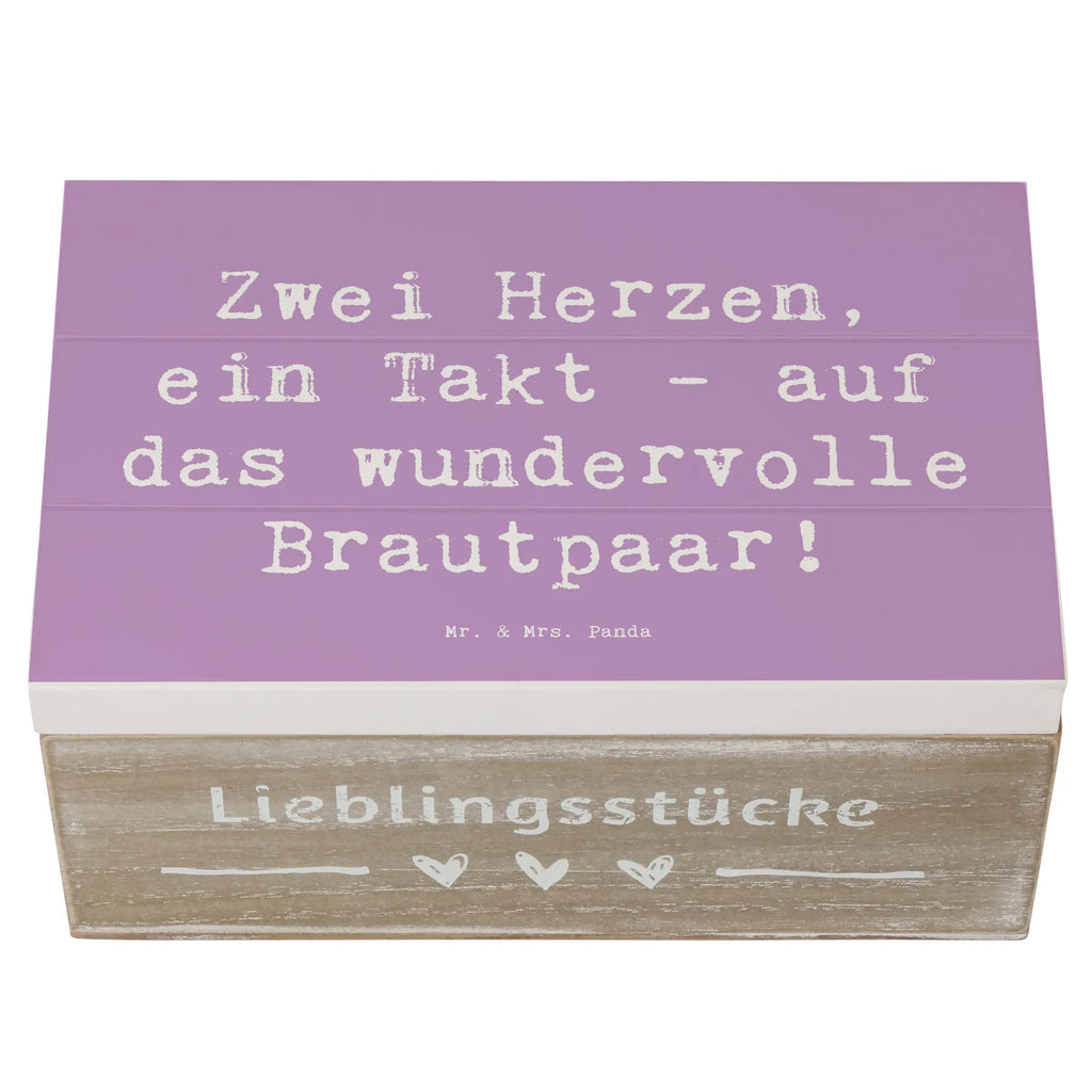 Wooden chest Saying Zwei Herzen, ein Takt - auf das wundervolle Brautpaar! Holzkiste, Kiste, Schatzkiste, Truhe, Schatulle, XXL, Erinnerungsbox, Erinnerungskiste, Dekokiste, Aufbewahrungsbox, Geschenkbox, Geschenkdose, Hochzeit, Hochzeitsgeschenk, Ehe, Hochzeitsfeier, Trauung, Trauungsgeschenk, Hochzeitskarte, Verlobungsfeier, Verlobungsgeschenk, Hochzeitsgeschenkideen, Hochzeitsgeschenke für Brautpaar
