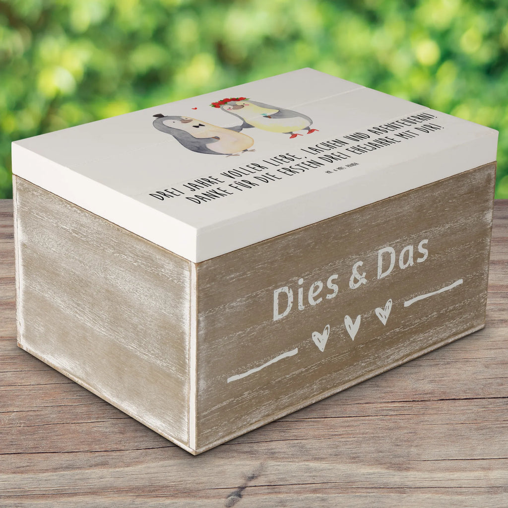Wooden chest Drei Jahre voller Liebe, Lachen und Abenteuern! Danke für die ersten drei Ehejahre mit dir! XXL, Schatulle, Geschenkdose, Dekokiste, Aufbewahrungsbox, Schatzkiste, Erinnerungsbox, Erinnerungskiste, Geschenkbox, Kiste, Truhe, Holzkiste, Hochzeit, Hochzeitsgeschenk, Ehe, Hochzeitsfeier, Trauung, Trauungsgeschenk, Hochzeitskarte, Verlobungsfeier, Verlobungsgeschenk, Hochzeitsgeschenkideen, Hochzeitsgeschenke für Brautpaar