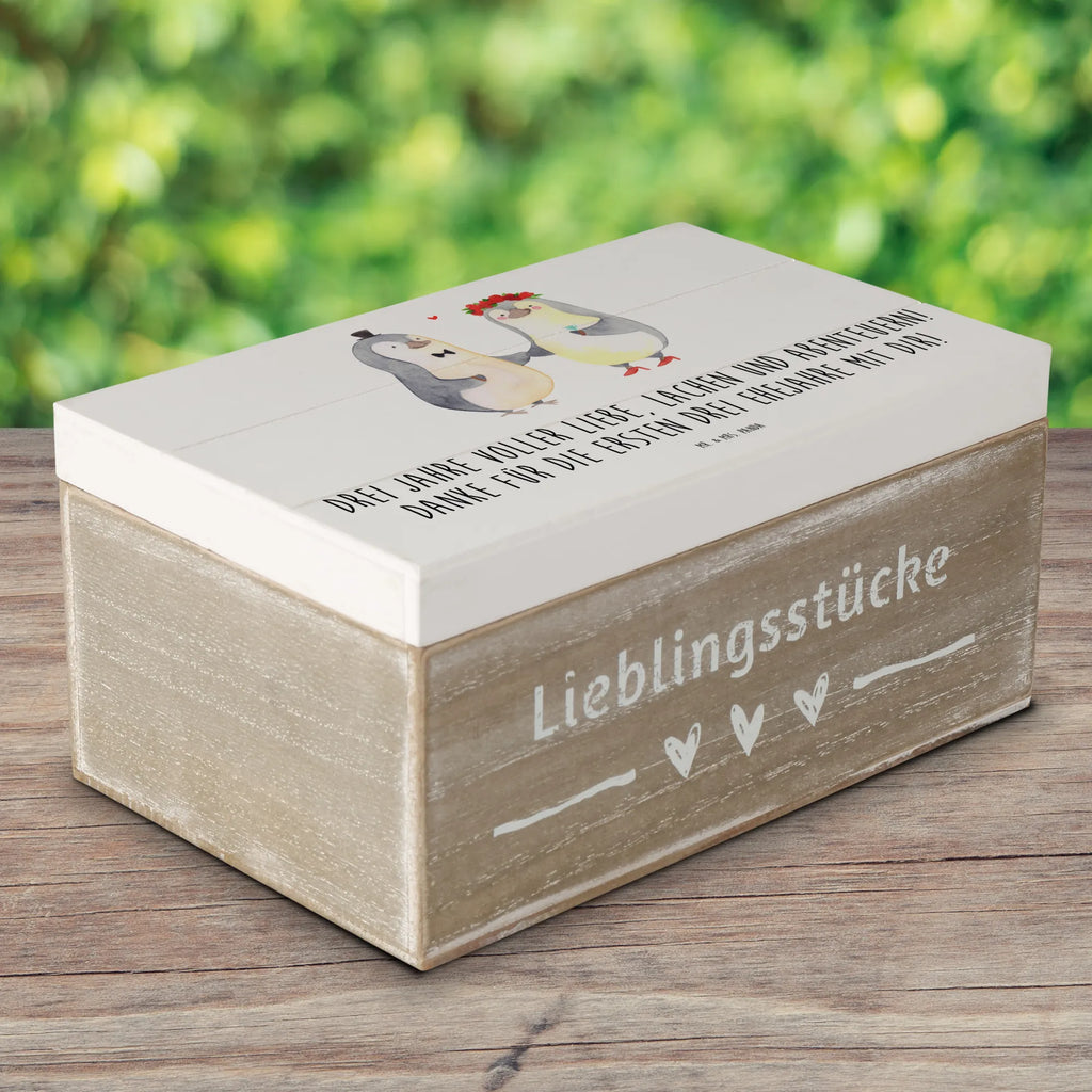 Wooden chest Drei Jahre voller Liebe, Lachen und Abenteuern! Danke für die ersten drei Ehejahre mit dir! XXL, Schatulle, Geschenkdose, Dekokiste, Aufbewahrungsbox, Schatzkiste, Erinnerungsbox, Erinnerungskiste, Geschenkbox, Kiste, Truhe, Holzkiste, Hochzeit, Hochzeitsgeschenk, Ehe, Hochzeitsfeier, Trauung, Trauungsgeschenk, Hochzeitskarte, Verlobungsfeier, Verlobungsgeschenk, Hochzeitsgeschenkideen, Hochzeitsgeschenke für Brautpaar