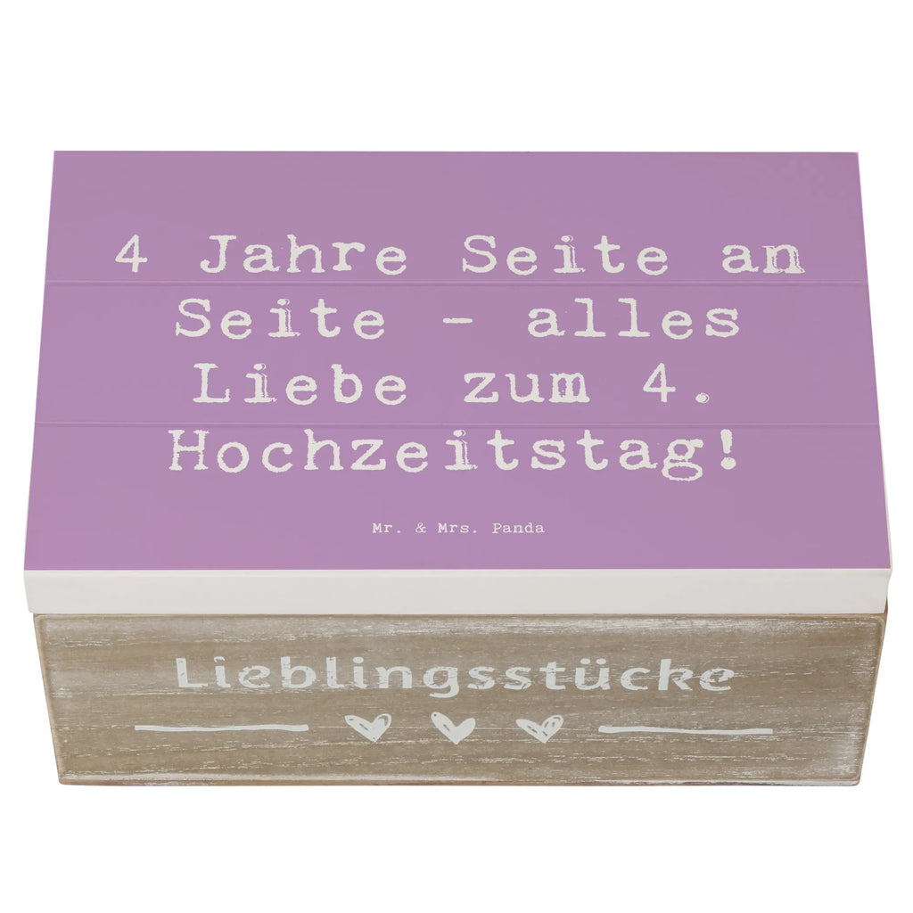 Wooden chest Saying 4 Jahre Seite an Seite - alles Liebe zum 4. Hochzeitstag! Holzkiste, Kiste, Schatzkiste, Truhe, Schatulle, XXL, Erinnerungsbox, Erinnerungskiste, Dekokiste, Aufbewahrungsbox, Geschenkbox, Geschenkdose, Hochzeit, Hochzeitsgeschenk, Ehe, Hochzeitsfeier, Trauung, Trauungsgeschenk, Hochzeitskarte, Verlobungsfeier, Verlobungsgeschenk, Hochzeitsgeschenkideen, Hochzeitsgeschenke für Brautpaar