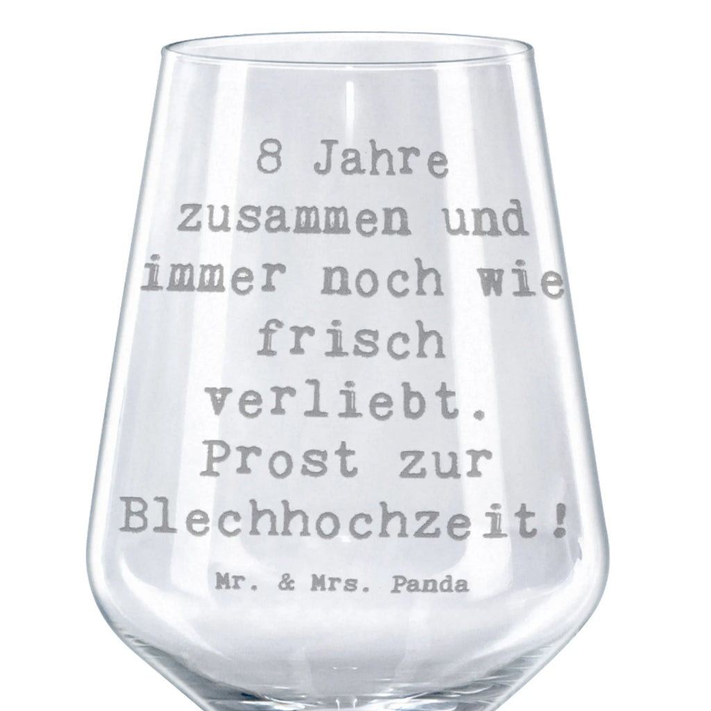 Kieliszek do czerwonego wina Przysłowie 8 Jahre zusammen und immer noch wie frisch verliebt. Prost zur Blechhochzeit! Wesele, prezent weselny, małżeństwo, przyjęcie weselne, ceremonia, prezent z ceremonii, karta weselna, przyjęcie zaręczynowe, prezent z zaręczyn, pomysły na prezenty weselne, prezenty weselne dla pary młodej