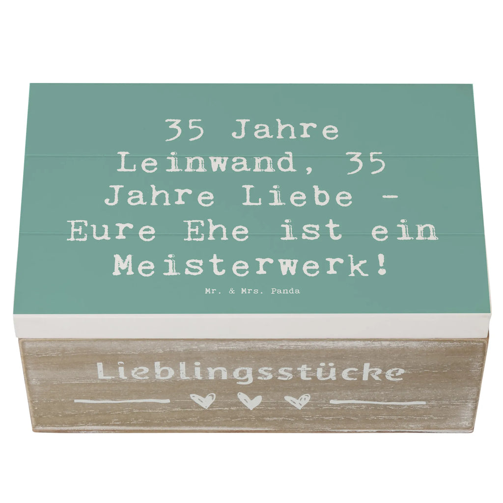 Holzkiste Spruch 35. Hochzeitstag Leinwandhochzeit Geschenkbox, Kiste, Truhe, Holzkiste, Geschenkdose, Schatulle, Dekokiste, Erinnerungsbox, Aufbewahrungsbox, Erinnerungskiste, Schatzkiste, XXL, Hochzeit, Hochzeitsgeschenk, Ehe, Hochzeitsfeier, Trauung, Trauungsgeschenk, Hochzeitskarte, Verlobungsfeier, Verlobungsgeschenk, Hochzeitsgeschenkideen, Hochzeitsgeschenke für Brautpaar