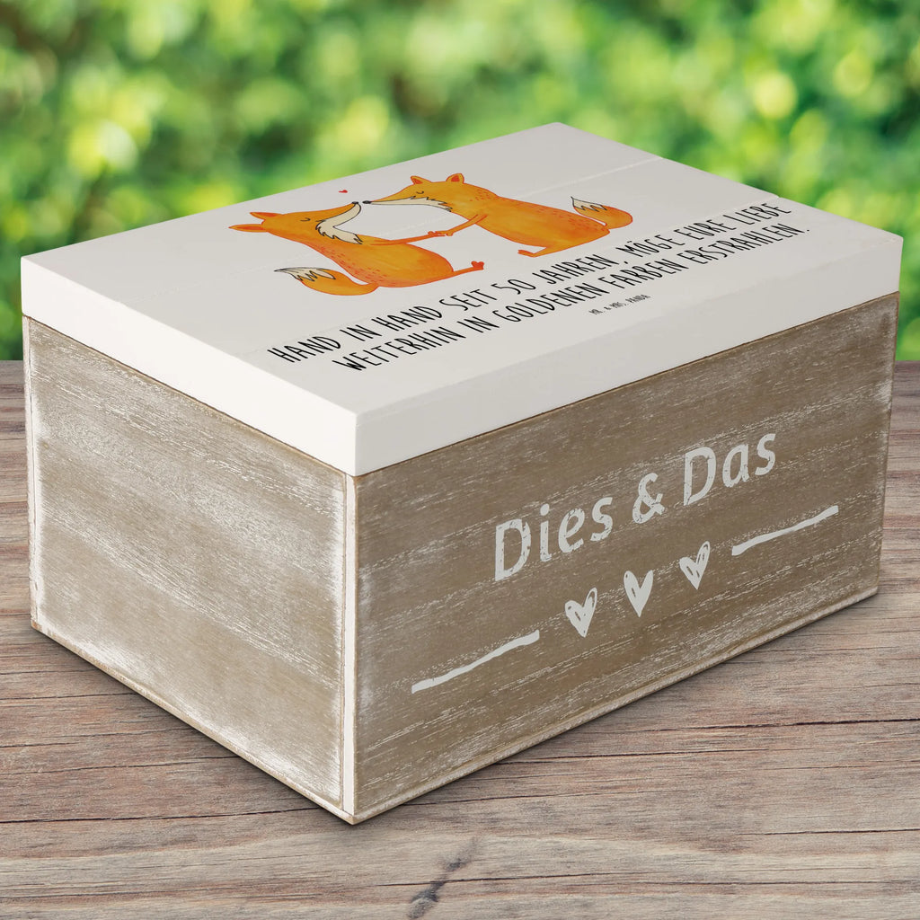 Wooden chest Hand in Hand seit 50 Jahren, möge eure Liebe weiterhin in goldenen Farben erstrahlen. Dekokiste, Geschenkbox, Erinnerungskiste, Geschenkdose, Erinnerungsbox, Kiste, Aufbewahrungsbox, XXL, Schatulle, Truhe, Schatzkiste, Holzkiste, Hochzeit, Hochzeitsgeschenk, Ehe, Hochzeitsfeier, Trauung, Trauungsgeschenk, Hochzeitskarte, Verlobungsfeier, Verlobungsgeschenk, Hochzeitsgeschenkideen, Hochzeitsgeschenke für Brautpaar