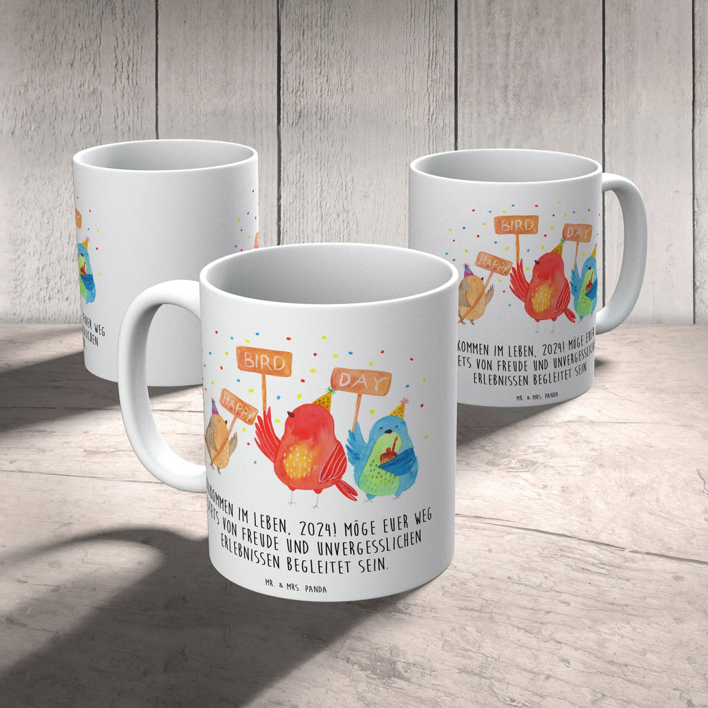 Mug Willkommen im Leben, 2024! Möge euer Weg stets von Freude und unvergesslichen Erlebnissen begleitet sein. Tasse mit Motiven, Kaffeetasse, Geschenktasse, Tasse, Keramiktasse, Bürotasse, Porzellantasse, Teetasse, Tasse mit Zitaten, Geburtstag, Geburtstagsgeschenk, Geschenk
