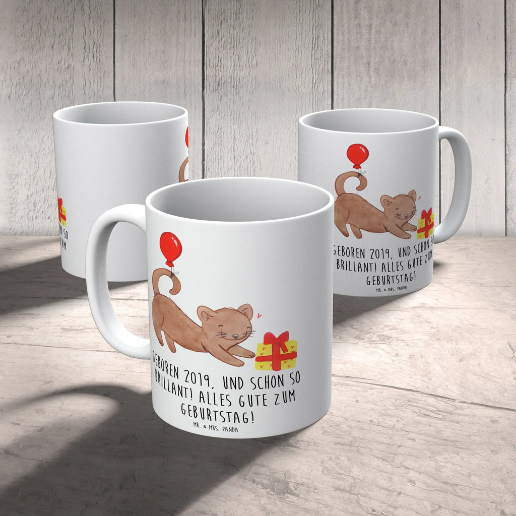 Mug Geboren 2019, und schon so brillant! Alles Gute zum Geburtstag! Porzellantasse, Keramiktasse, Bürotasse, Geschenktasse, Tasse mit Motiven, Tasse, Tasse mit Zitaten, Kaffeetasse, Teetasse, Geburtstag, Geburtstagsgeschenk, Geschenk