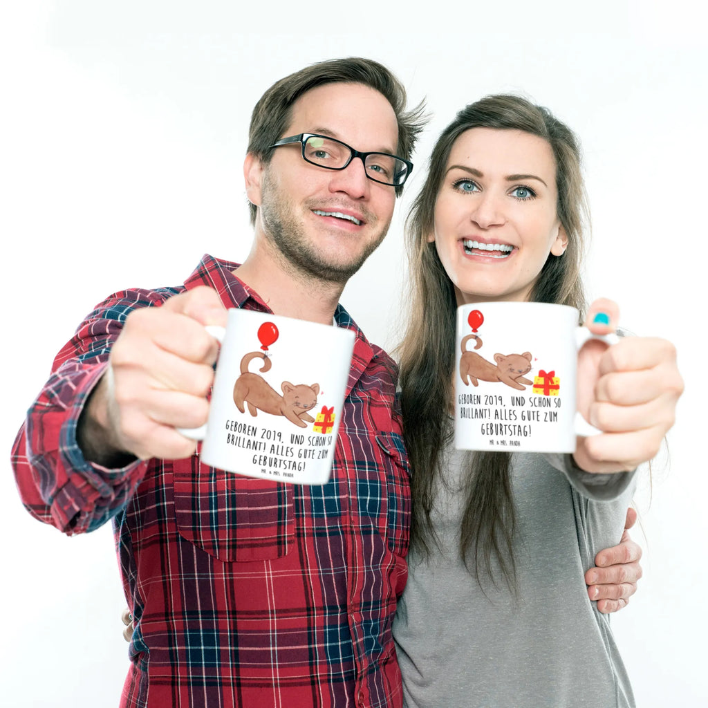 Mug Geboren 2019, und schon so brillant! Alles Gute zum Geburtstag! Porzellantasse, Keramiktasse, Bürotasse, Geschenktasse, Tasse mit Motiven, Tasse, Tasse mit Zitaten, Kaffeetasse, Teetasse, Geburtstag, Geburtstagsgeschenk, Geschenk