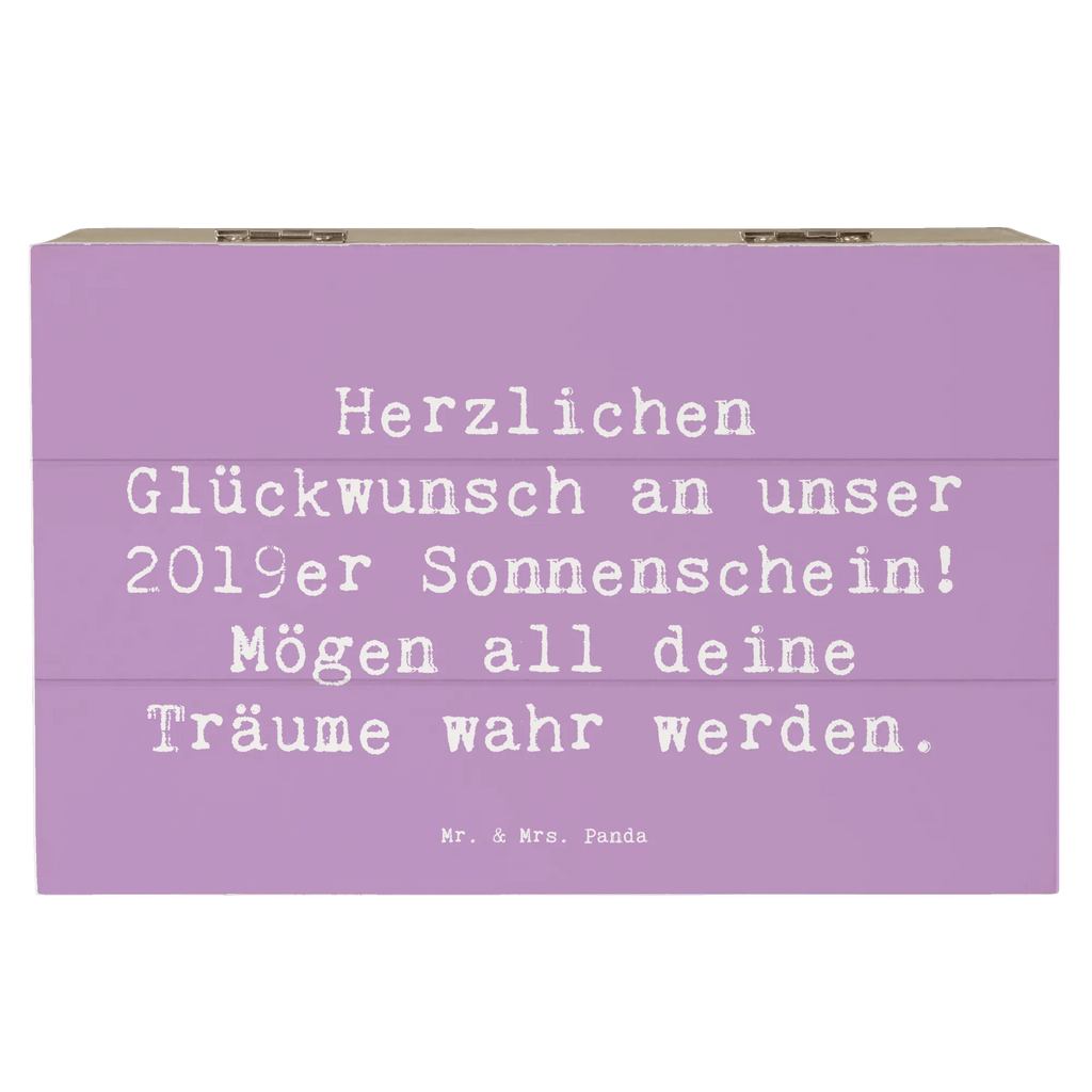 Wooden chest Saying Herzlichen Glückwunsch an unser 2019er Sonnenschein! Mögen all deine Träume wahr werden. Schatzkiste, Kiste, Dekokiste, Holzkiste, Geschenkdose, XXL, Aufbewahrungsbox, Schatulle, Erinnerungskiste, Erinnerungsbox, Truhe, Geschenkbox, Geburtstag, Geburtstagsgeschenk, Geschenk