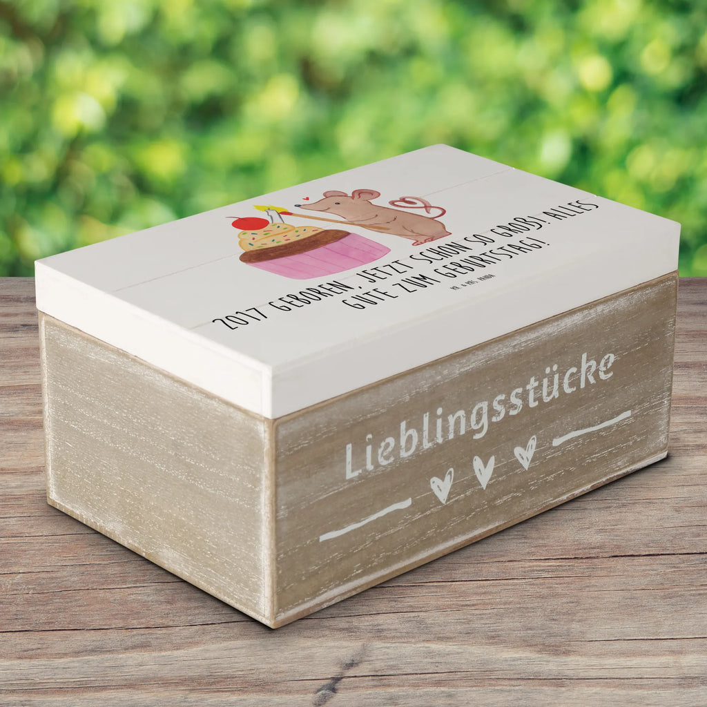 Holzkiste 2017 Geburtstag truhe holz, Erinnerungsbox, schmuckkiste, schatzkiste holz, box holz, Kiste, aufbewahrungskiste mit deckel, truhe mit deckel, Aufbewahrungsbox, schmuckbox, Aufbewahrungsbox aus Holz, geschenkbox holz, Aufbewahrungsbox Holz, Aufbewahrungskiste, fotokiste, geschenkkiste, Holzbox mit Deckel, Holztruhe, Kiste mit Deckel, Box, Holzkiste, geschenkbox mit deckel, Truhe, Schatulle, Holz Aufbewahrungsbox, Holzkiste mit Deckel, fotobox, Aufbewahrungstruhe, schatztruhe, kiste holz, schmucktruhe, Holzbox, erinnerungsbox holz, holzschatulle, holzkästchen, Geschenkbox, Erinnerungskiste, Box aus Holz, holzschachtel, Schatzkiste, Geschenk, Geburtstag, Geburtstagsgeschenk