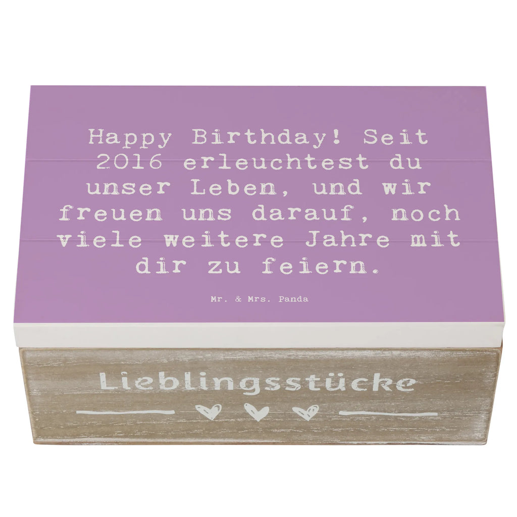 Wooden chest Saying Happy Birthday! Seit 2016 erleuchtest du unser Leben, und wir freuen uns darauf, noch viele weitere Jahre mit dir zu feiern. Holzkisten, Aufbewahrungsbox, aufbewahrungstruhe, truhe holz, Holzbox mit Deckel, Aufbewahrungsbox Holz, box holz, kiste holz, holztruhen, holzschachtel, aufbewahrungsboxen, holzschatulle, Holzkiste mit Deckel, holzkästchen, aufbewahrungskisten, Schatulle, Box aus Holz, Holzboxen, aufbewahrungskiste mit deckel, Holz Aufbewahrungsbox, Holzbox, Holztruhe, Holzkiste, Aufbewahrungskiste, Aufbewahrungsbox aus Holz, Geburtstag, Geburtstagsgeschenk, Geschenk
