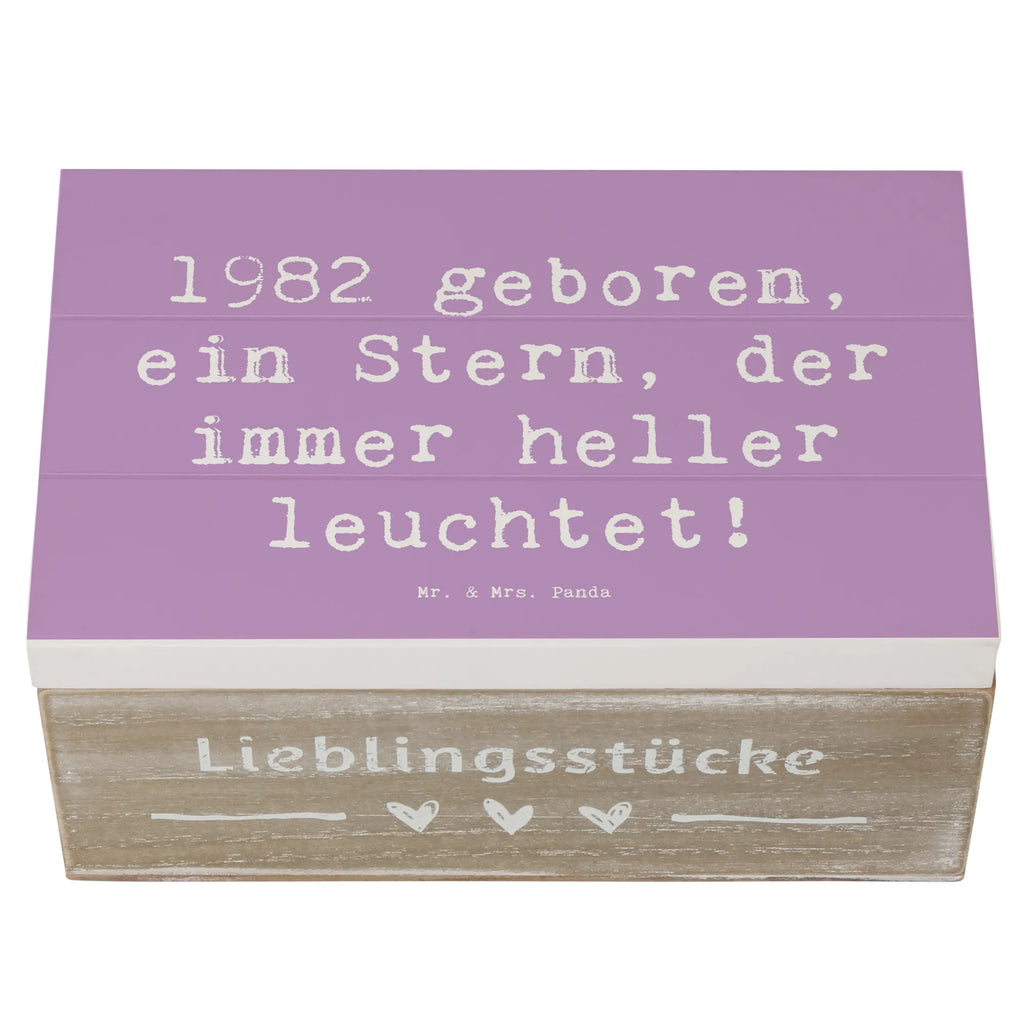 Wooden chest Saying 1982 geboren, ein Stern, der immer heller leuchtet! Dekokiste, Erinnerungskiste, Schatzkiste, XXL, Truhe, Schatulle, Holzkiste, Kiste, Geschenkdose, Geschenkbox, Erinnerungsbox, Aufbewahrungsbox, Geburtstag, Geburtstagsgeschenk, Geschenk